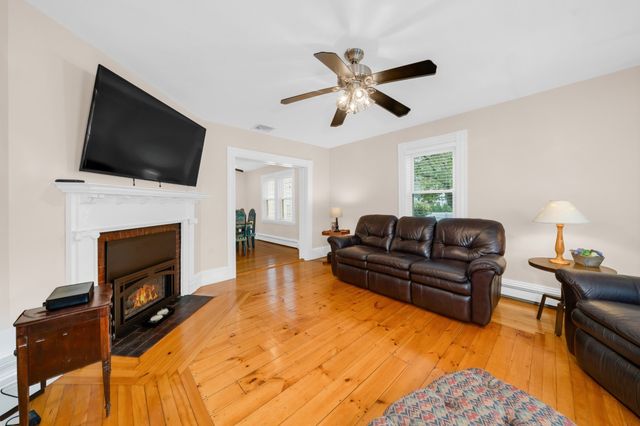 21 Kernwood Ave, Beverly, MA 01915