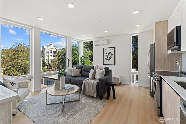 3116 Queen Anne Avenue N, Seattle, WA 98119