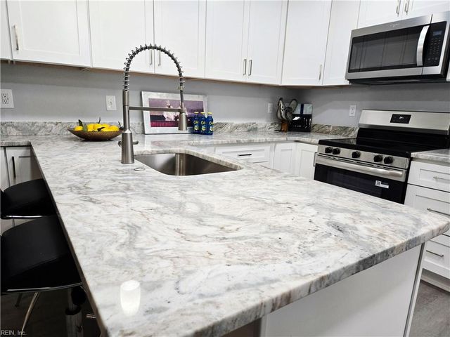 840 Crepe Myrtle LN, Virginia Beach, VA 23455