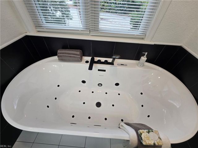 840 Crepe Myrtle LN, Virginia Beach, VA 23455