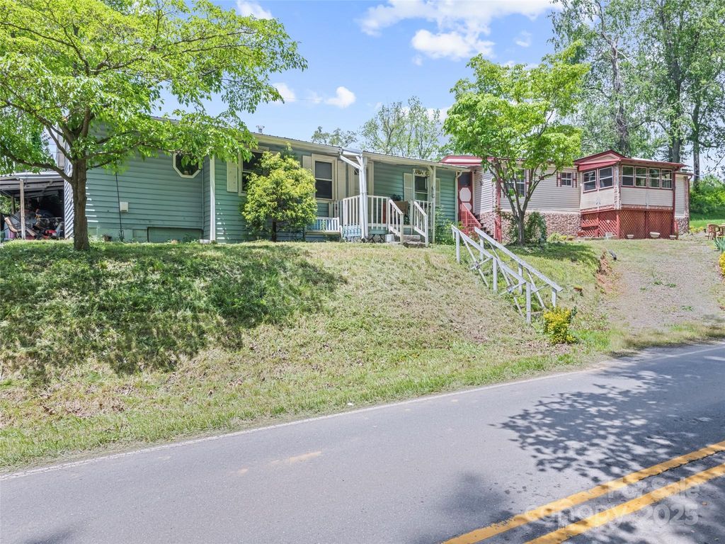 3383 Thickety Road, Clyde, NC 28721