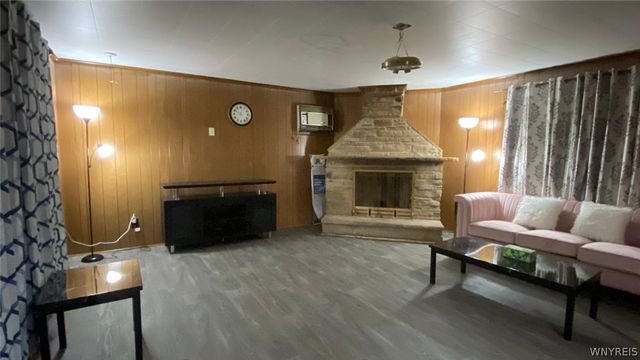 1637 Falls Street, Niagara Falls, NY 14303