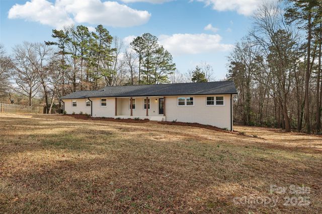 246 E Church Street, New London, NC 28127