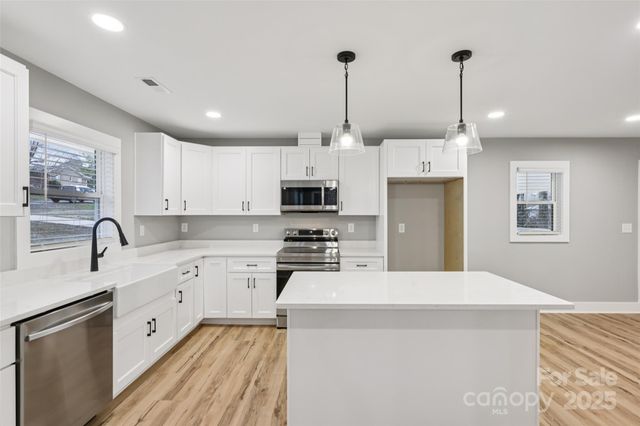 246 E Church Street, New London, NC 28127