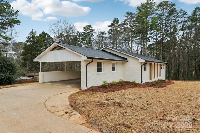 246 E Church Street, New London, NC 28127