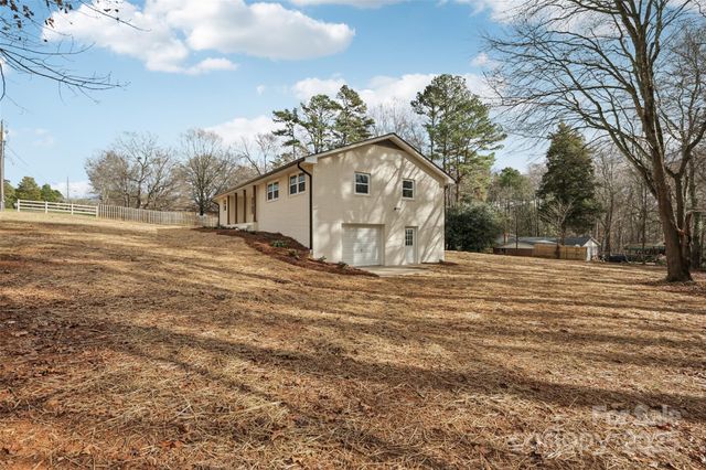 246 E Church Street, New London, NC 28127