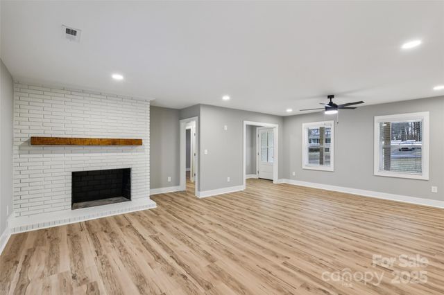 246 E Church Street, New London, NC 28127