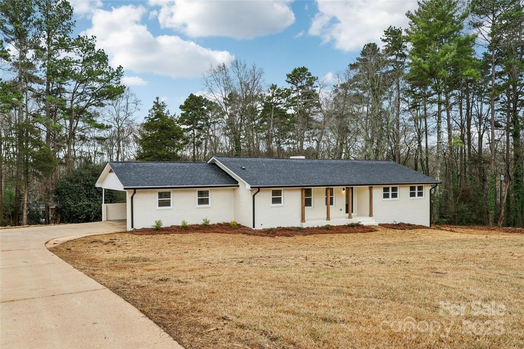 246 E Church Street, New London, NC 28127