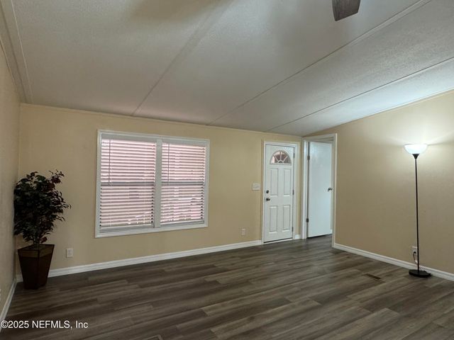 106 RIDGEWOOD Avenue, Interlachen, FL 32148