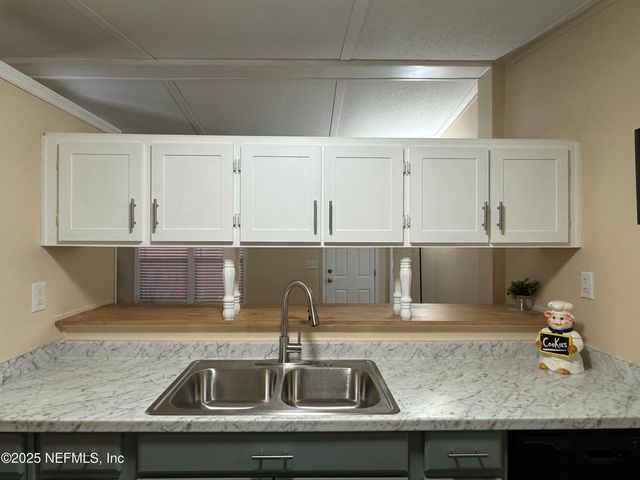 106 RIDGEWOOD Avenue, Interlachen, FL 32148