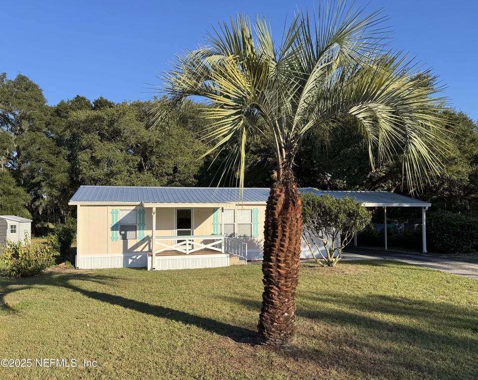 106 RIDGEWOOD Avenue, Interlachen, FL 32148