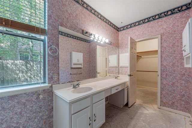 147 S Winterport Circle, The Woodlands, TX 77382