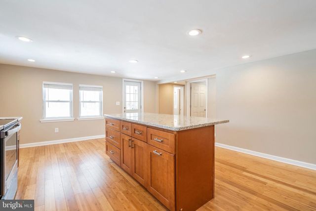 329 HILLCREST AVE, Conshohocken, PA 19428