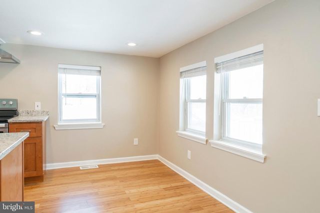 329 HILLCREST AVE, Conshohocken, PA 19428