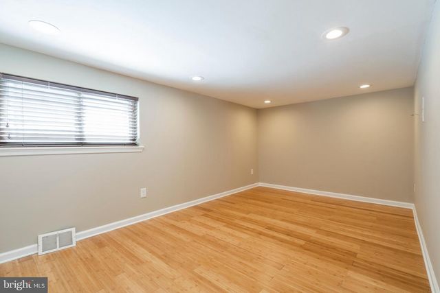 329 HILLCREST AVE, Conshohocken, PA 19428