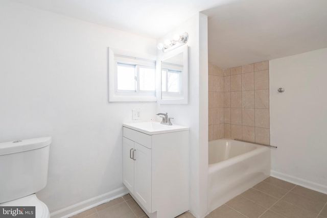 329 HILLCREST AVE, Conshohocken, PA 19428