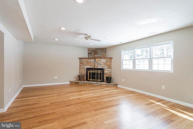 329 HILLCREST AVE, Conshohocken, PA 19428