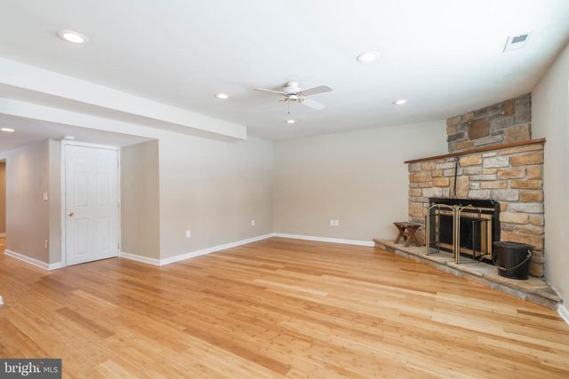 329 HILLCREST AVE, Conshohocken, PA 19428