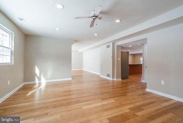 329 HILLCREST AVE, Conshohocken, PA 19428