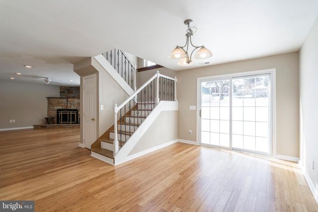 329 HILLCREST AVE, Conshohocken, PA 19428