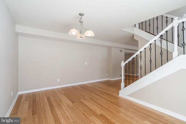 329 HILLCREST AVE, Conshohocken, PA 19428