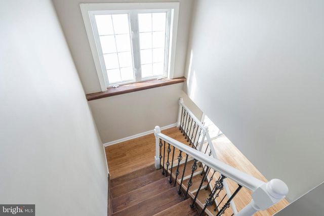 329 HILLCREST AVE, Conshohocken, PA 19428