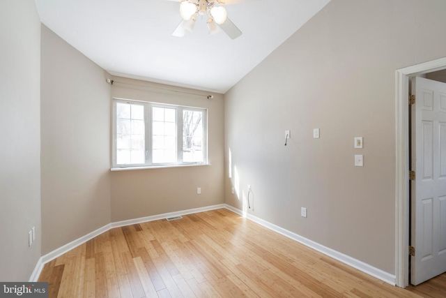 329 HILLCREST AVE, Conshohocken, PA 19428