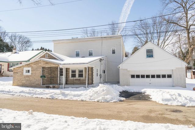 329 HILLCREST AVE, Conshohocken, PA 19428