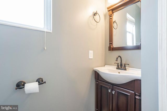 329 HILLCREST AVE, Conshohocken, PA 19428