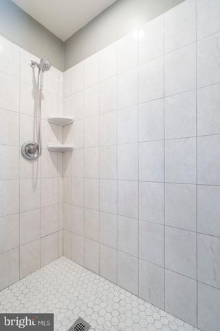 329 HILLCREST AVE, Conshohocken, PA 19428