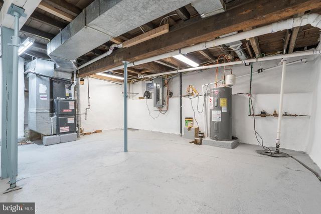 329 HILLCREST AVE, Conshohocken, PA 19428