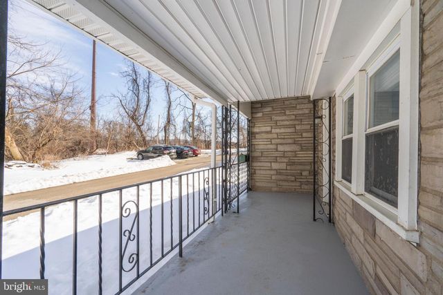 329 HILLCREST AVE, Conshohocken, PA 19428