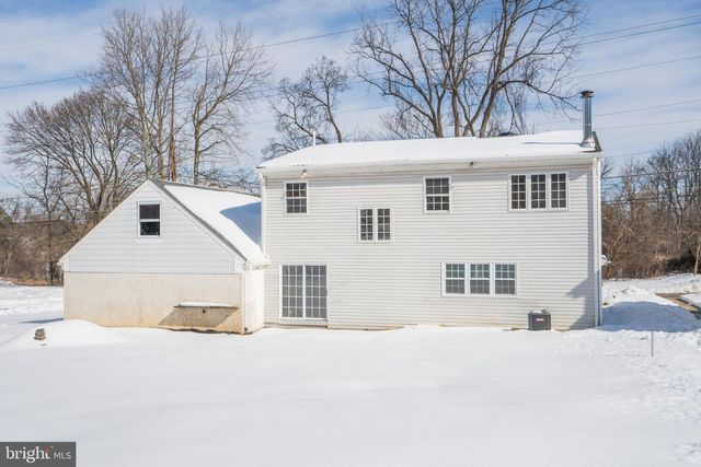 329 HILLCREST AVE, Conshohocken, PA 19428