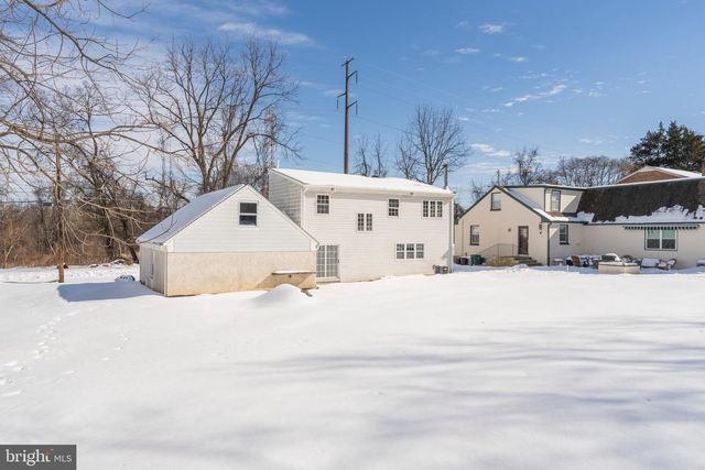 329 HILLCREST AVE, Conshohocken, PA 19428