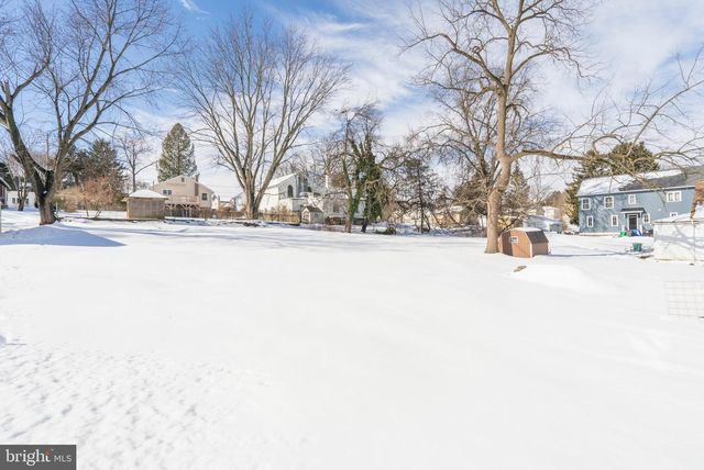 329 HILLCREST AVE, Conshohocken, PA 19428