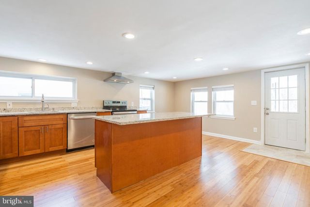 329 HILLCREST AVE, Conshohocken, PA 19428