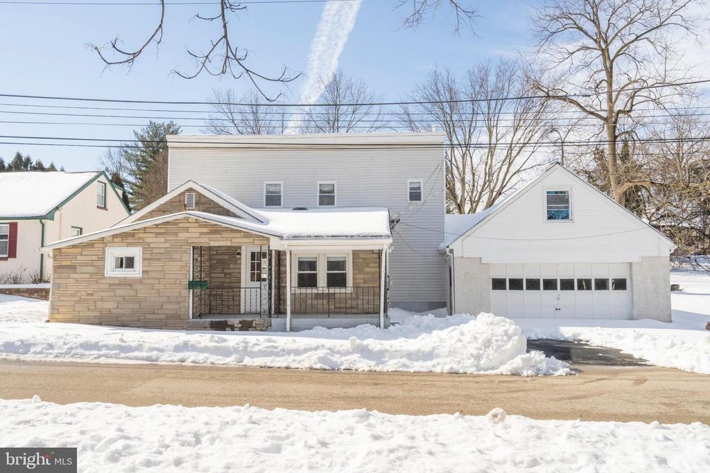 329 HILLCREST AVE, Conshohocken, PA 19428