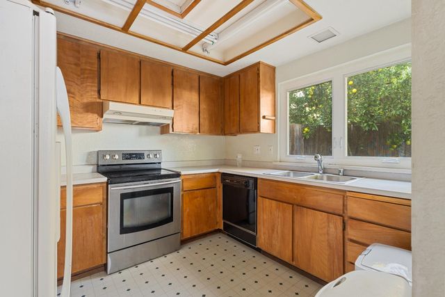 2407 Seamist Dr, Sacramento, CA 95833