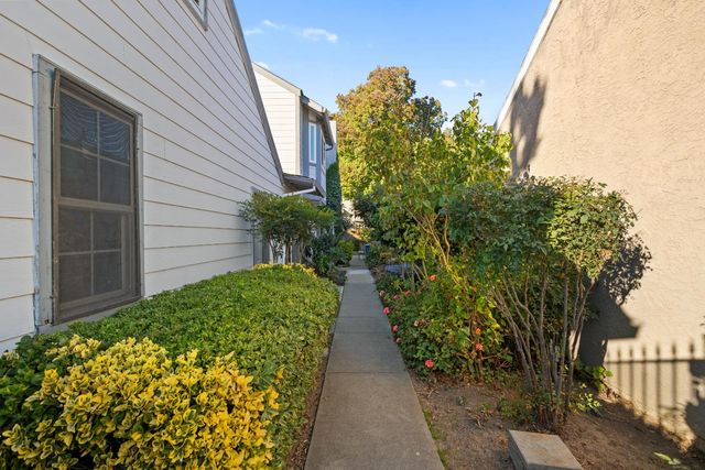 2407 Seamist Dr, Sacramento, CA 95833