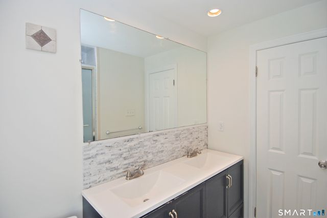 99 Cumpstone Drive, Hamden, CT 06518