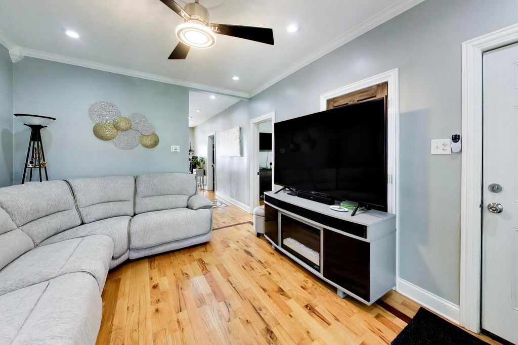 4542 N Long Avenue, Chicago, IL 60630 — photo 5