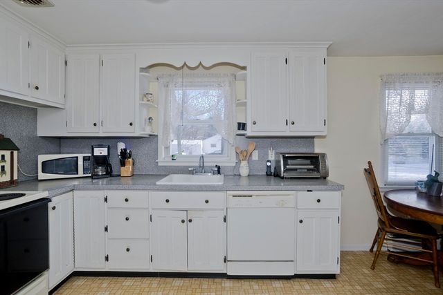 129 Cooper St, Springfield, MA 01108