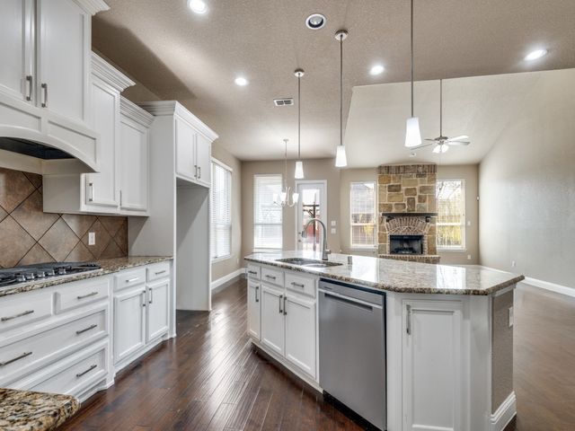 4514 Periwinkle Drive, Mansfield, TX 76063