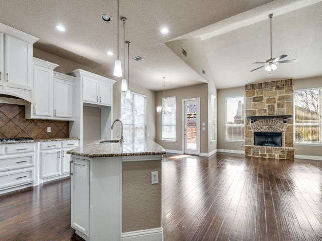 4514 Periwinkle Drive, Mansfield, TX 76063