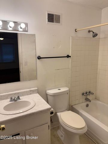 7008 Wildwood Cir 63, Louisville, KY 40291