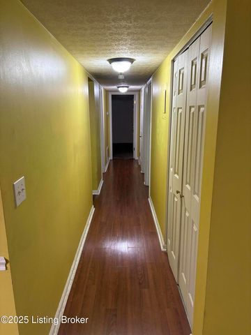 7008 Wildwood Cir 63, Louisville, KY 40291