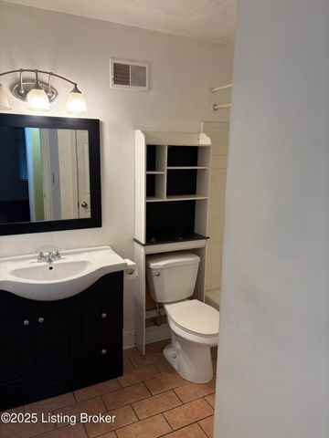 7008 Wildwood Cir 63, Louisville, KY 40291