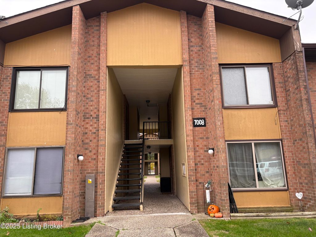 7008 Wildwood Cir 63, Louisville, KY 40291