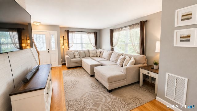 21 Stanley Street, Naugatuck, CT 06770