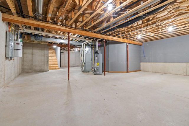 448 HARVEST ROAD, Green Bay, WI 54302